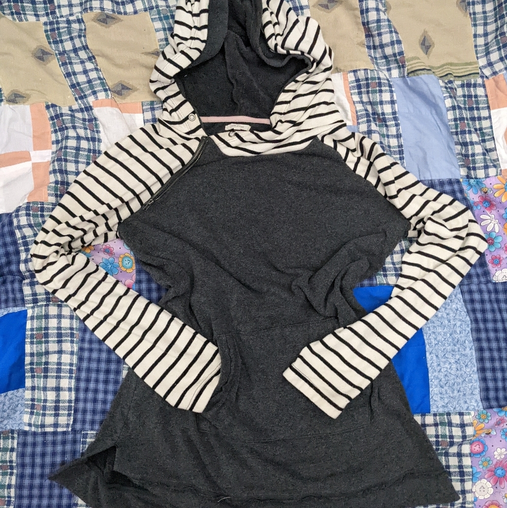 Xlarge zipper detail stripped hoodie